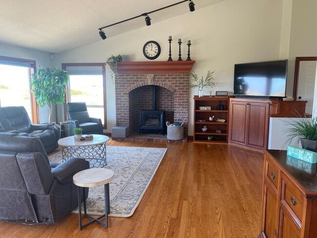 Photo - LONG BEACH VACATION HOME BY THE MONTH - VI...