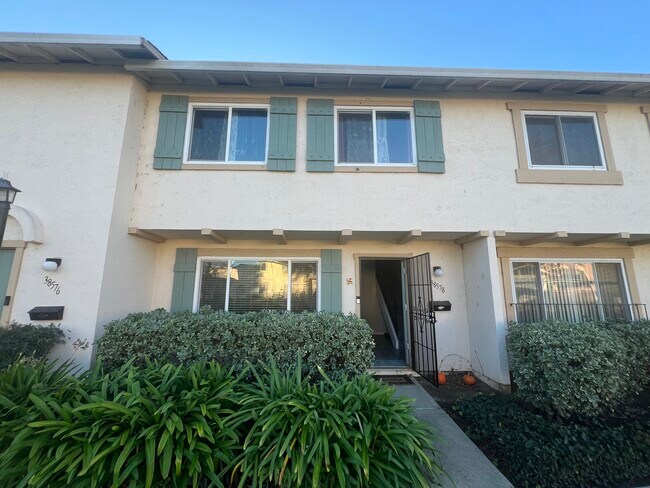 Photo - 38578 Royal Ann Cmn Townhome