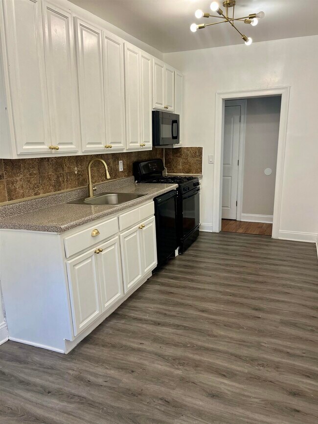 Building Photo - 546 Bergen Ave Unit 1A