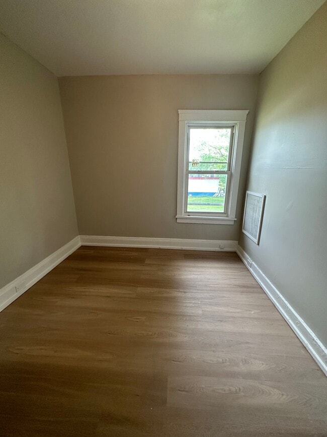 Photo - 1185 E 123rd St Unit 3