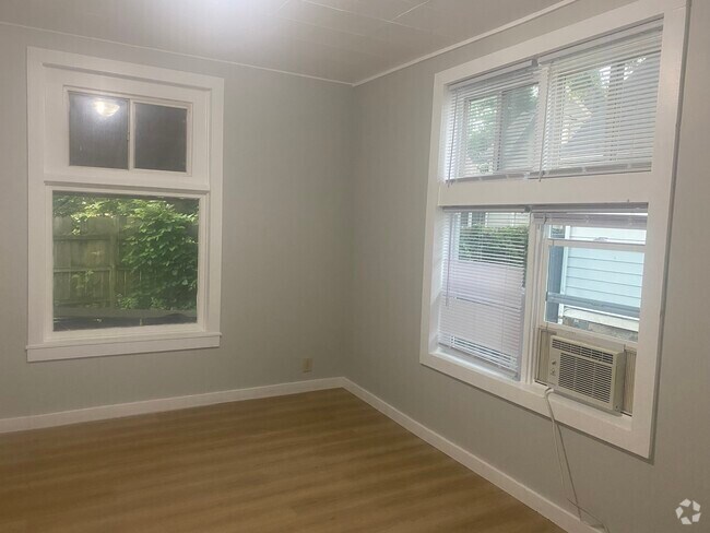 Building Photo - 926 W Washington St Rental