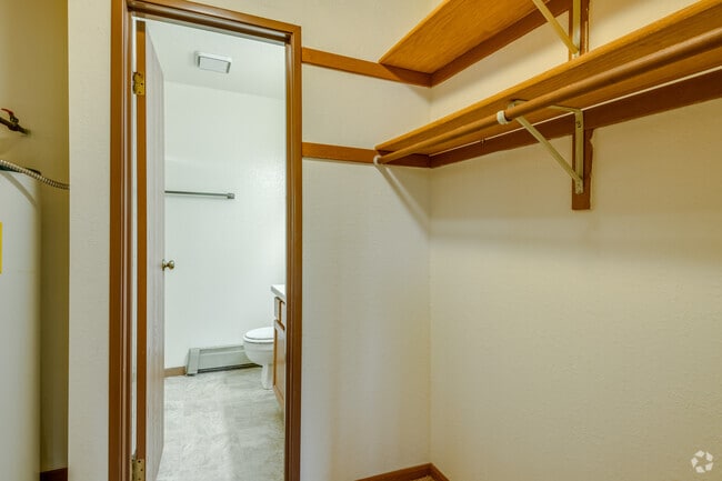 2 BR, 2 BA - 1,100SF