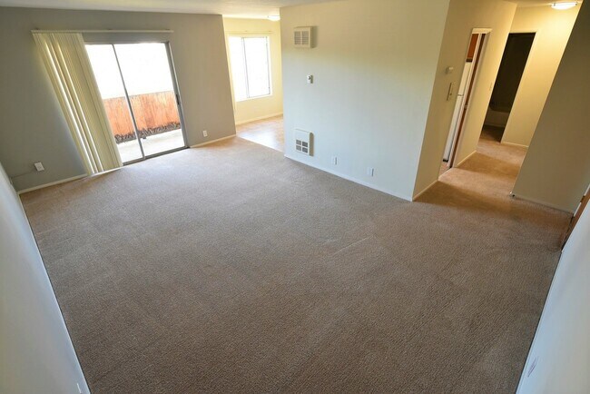 Photo - 240 Athol Ave