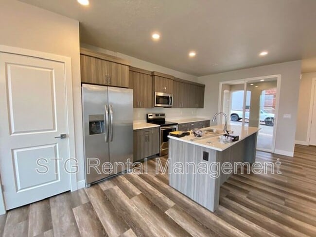 Photo - 438 N Stone Mountain Dr Unit A