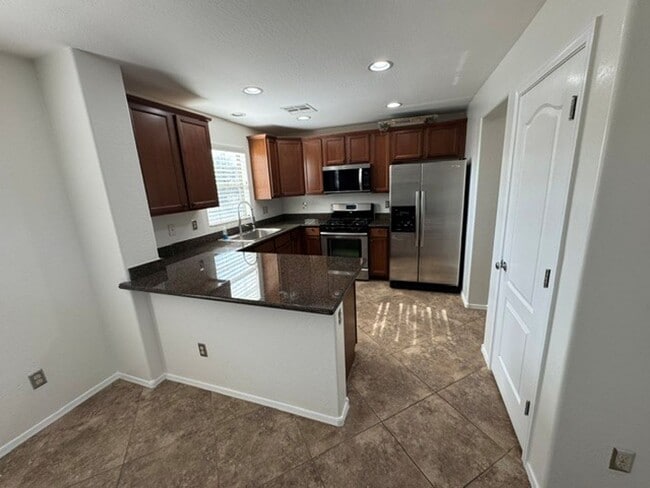 Photo - **STUNNING 3 BEDROOM/2.5 BATHROOM HOUSE IN LOCATED IN LYONS GATE (RAY & HIGLEY)**
