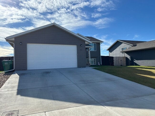 Photo - 4 BED | 3 BATH | SPLIT-FOYER | BOX ELDER Casa