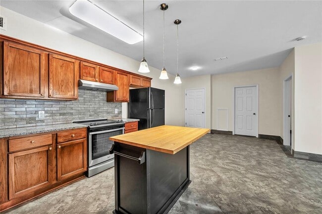 Photo - 170 Interstate Dr