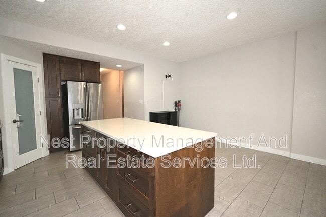 Photo - 467 Tabor Blvd S
