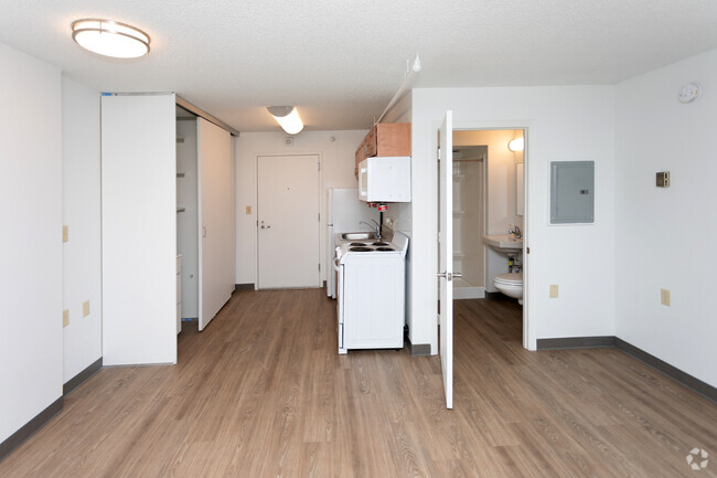 Interior Photo - Shoreline Plaza Rental