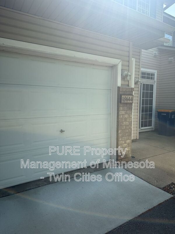 Building Photo - 15644 Garrett Dr