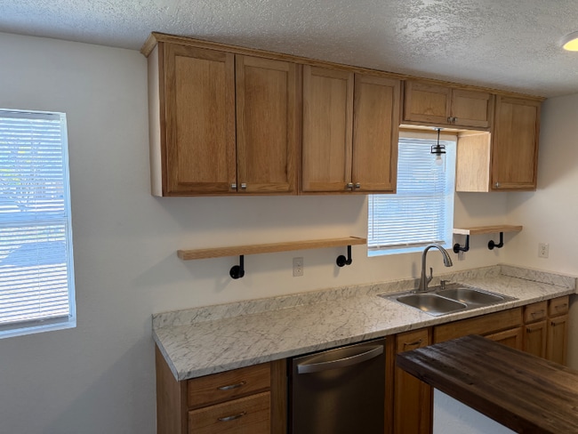 Photo - 406 Anderson Dr