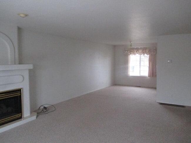 Photo - Lovely Kalispell home with a garage