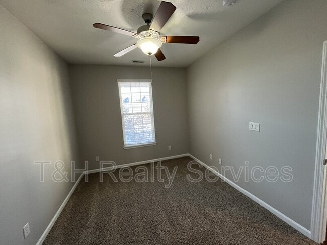 Photo - 645 N Grant St