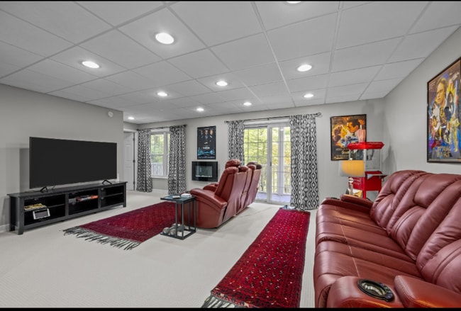 Photo - 42 Surrey Run