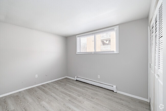 Virginia - 2BR, 1BA - 670SF - Second Bedroom