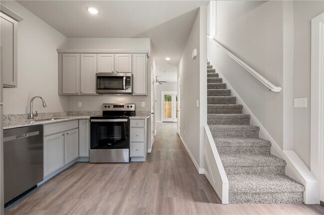 Photo - 319 N West Ave