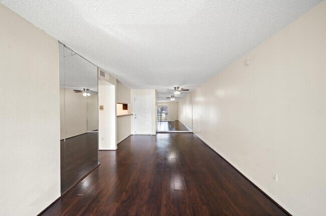Photo - 2818 S Bartell Dr Unidad True