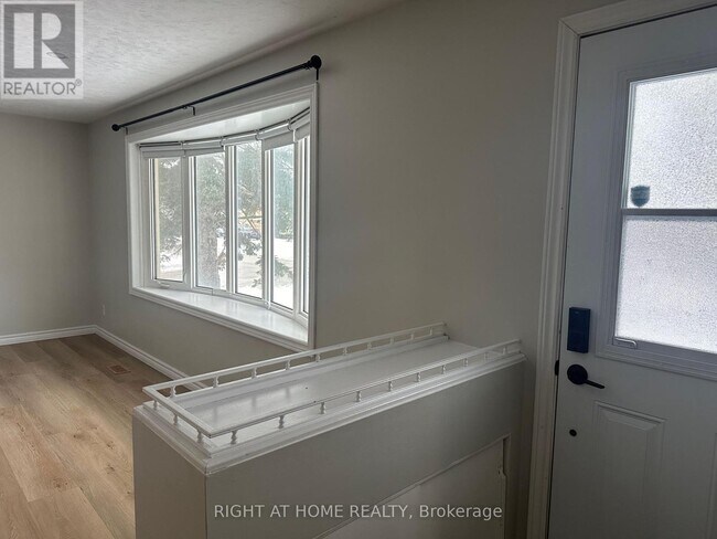 Photo - 5 Parkway Crescent