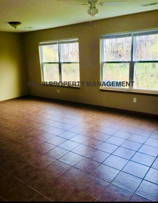 Photo - 409 S Darrowby Dr