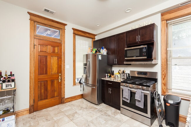 Photo - 1032 W Roscoe St Unit 3