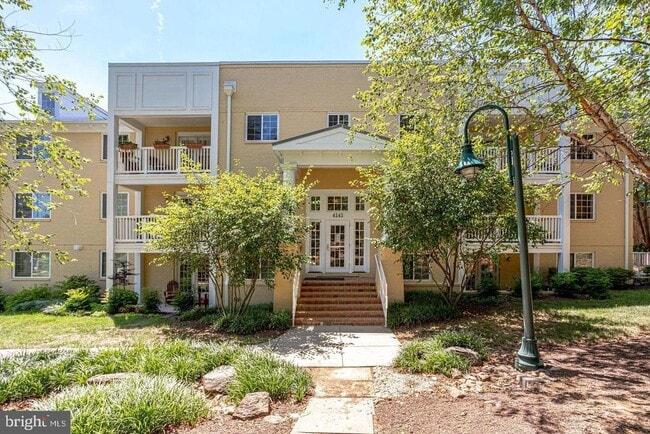 Building Photo - 4141 S Four Mile Run Dr Unit 203
