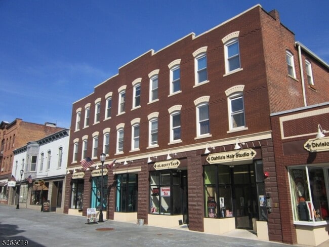 Building Photo - 17 Division St Unit 202