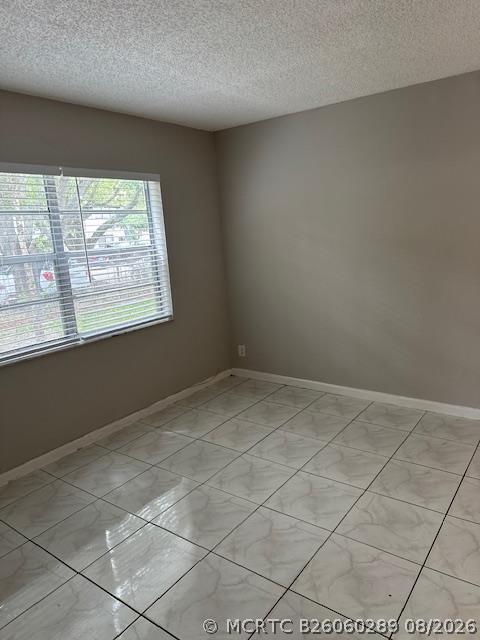 1004 Twin Lakes Dr