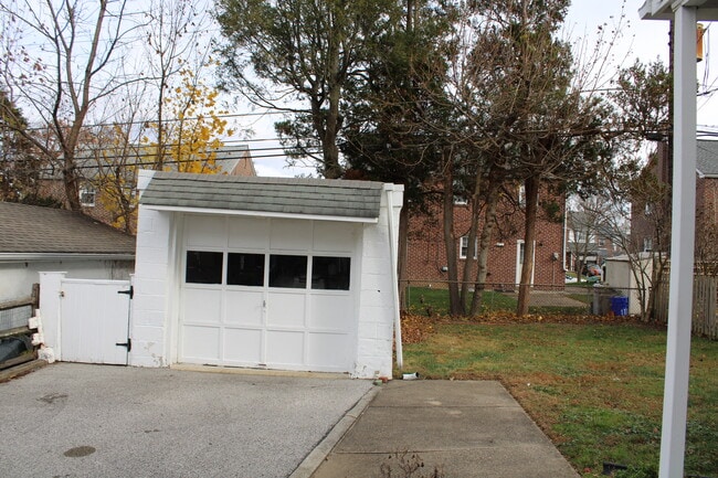 Photo - 1917 Winton Ave