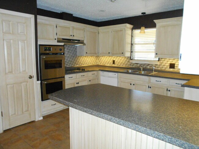 Photo - 4431 77th St