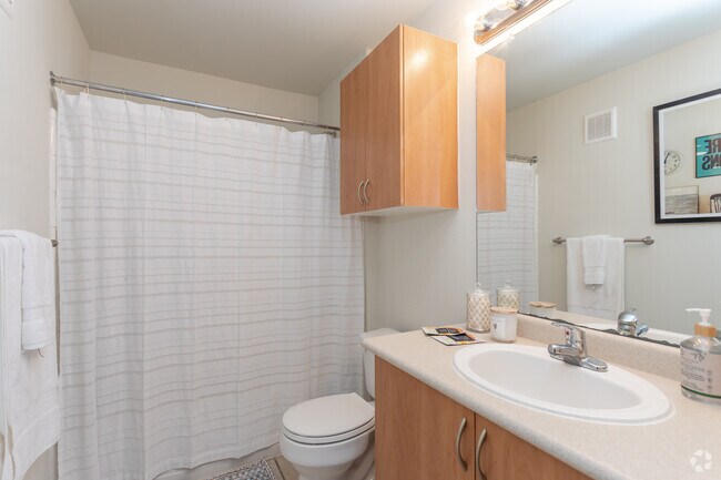 4BR, 4BA - 1364SF - Bathroom