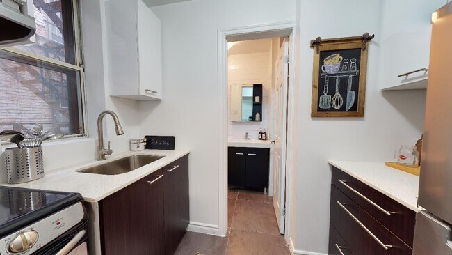 Photo - 2054 Claremont