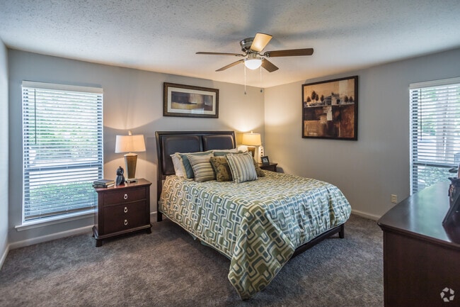 2 BR, 2 BA - 1050 SF - 2nd Bedroom