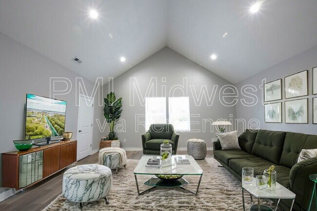 Photo - 224 W 28th St