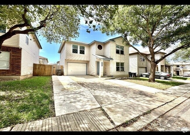 Building Photo - 10142 Amber Flora Dr Rental