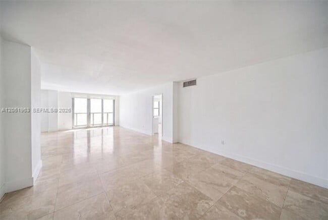 Photo - 5701 Collins Ave