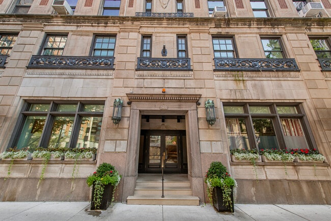 Building Photo - 1255 N State Pkwy Unit 5D Rental