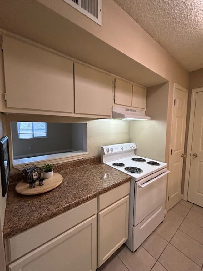 Photo - 843hm Unit 843B