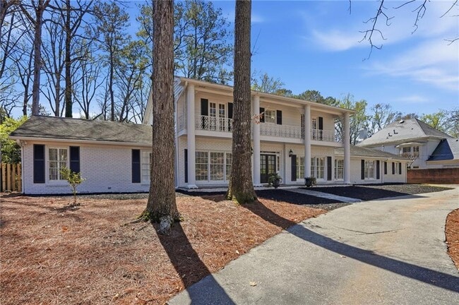 Photo - 1190 W Paces Ferry Rd NW