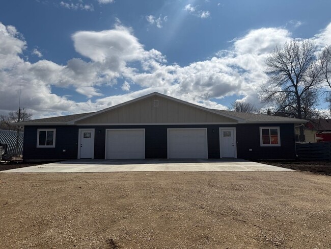 Building Photo - 115 4th St SW Unit #3