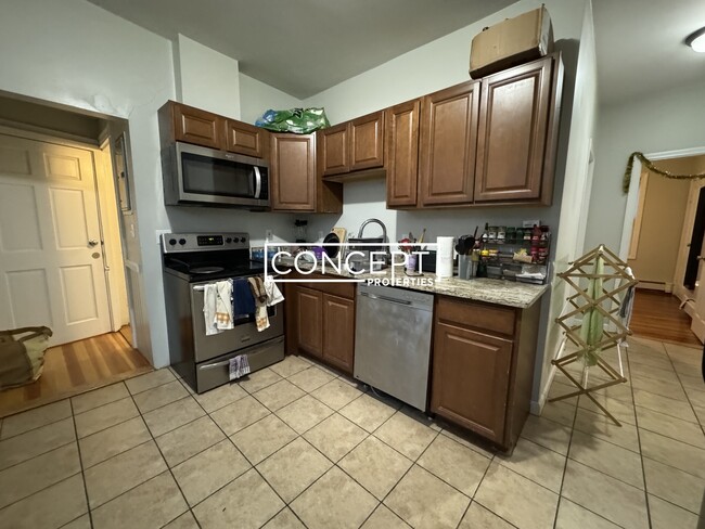 Building Photo - 314 Centre St Unit 2B