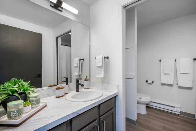 Photo - 1430 3rd Ave E Unidad 4