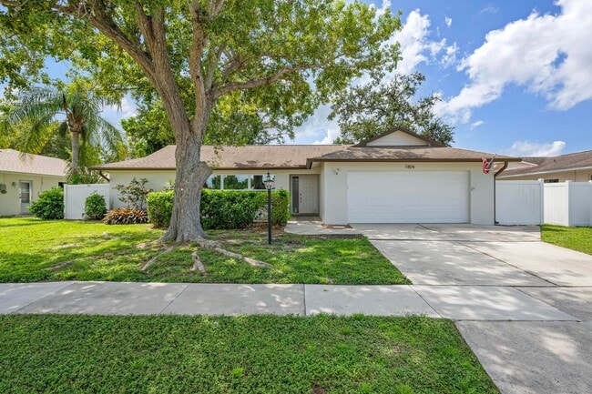 Building Photo - BEAUTIFULLY UNDATED 4 BEDROOM 2 BATHROOM P... Rental