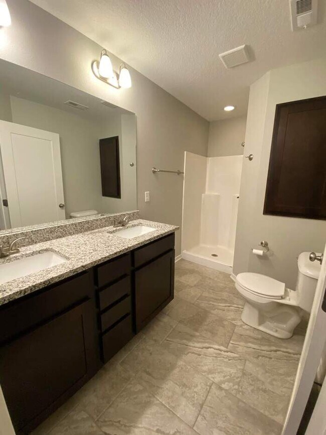 Photo - 205 Red Oak Ct