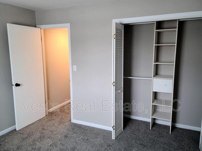 3623 N Sterling Ave Unit B16