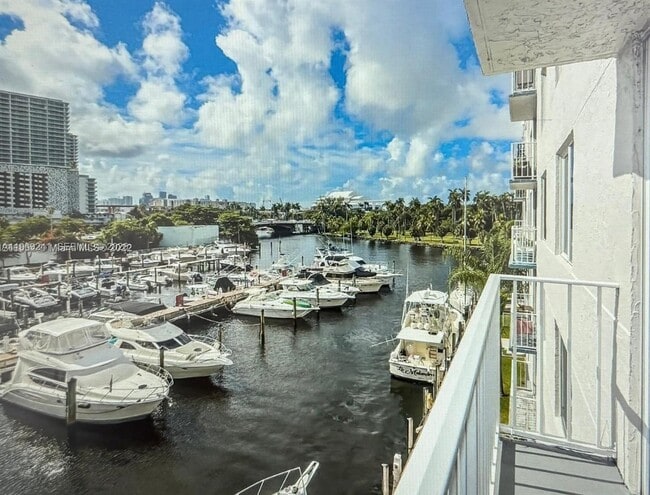 Photo - 1720 NW N River Dr Unit 408