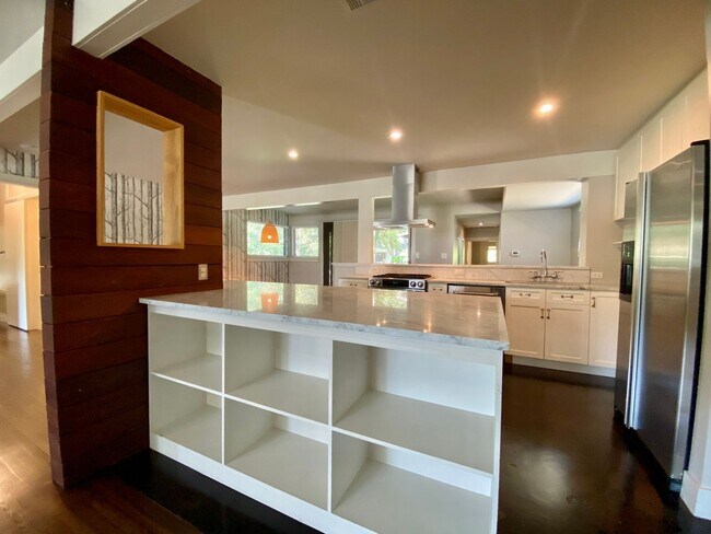 Photo - Charming 4 Bedrooms, 3 Bathrooms Home in Allandale!!!!