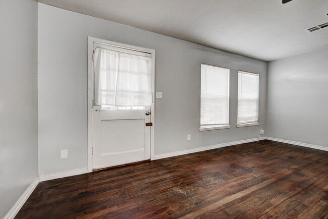 Photo - 1110 W Apache St