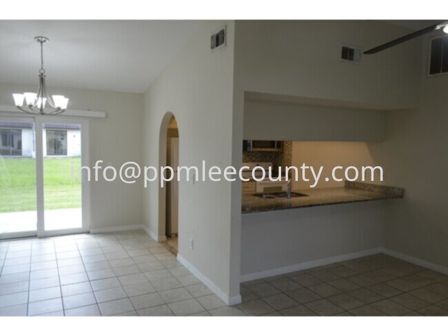Photo - Great 1 bedroom condo in SW Cape-Covered P...