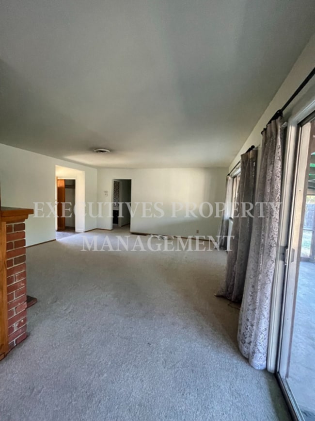 Photo - 795 Juniper Ave
