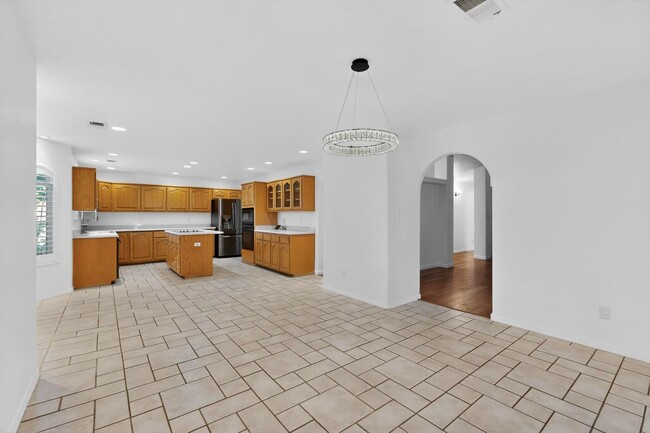 Photo - FOUR HILLS Executive Rental 4/5 BD 4/BA